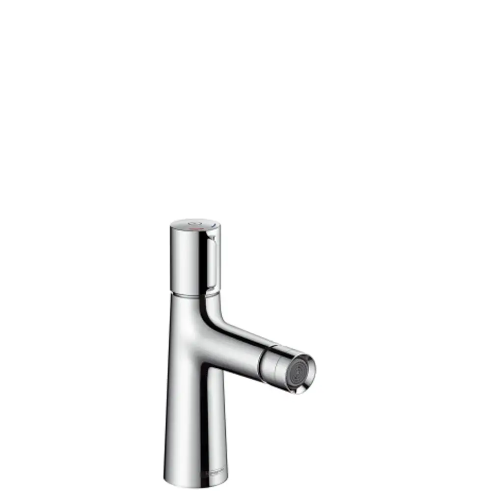 Hansgrohe Bidetmischer in Chrom mit einer seitlichen Griffbedienung und einem Auslauf, ausgestattet mit einer Zugstangen-Ablaufgarnitur.